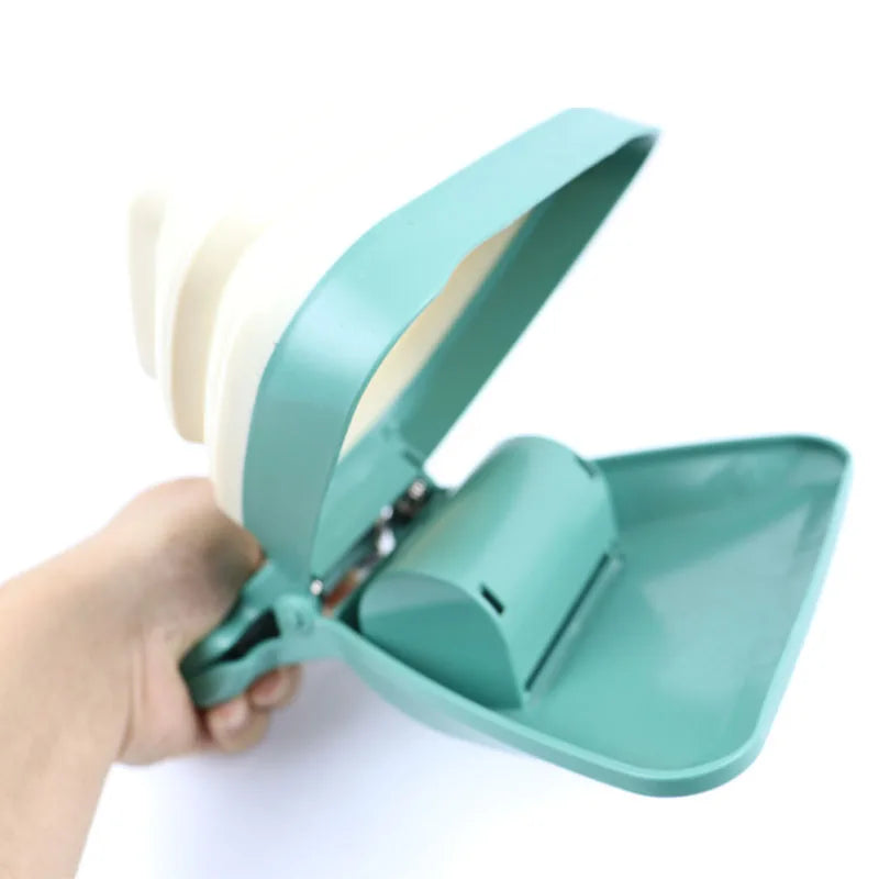 Opening the foldable pooper scooper by hand